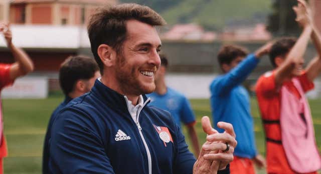Ibai Gómez se debate entre el Arenas de Getxo y el Recreativo Granada o esperar a terminar los Juegos con República Dominicana