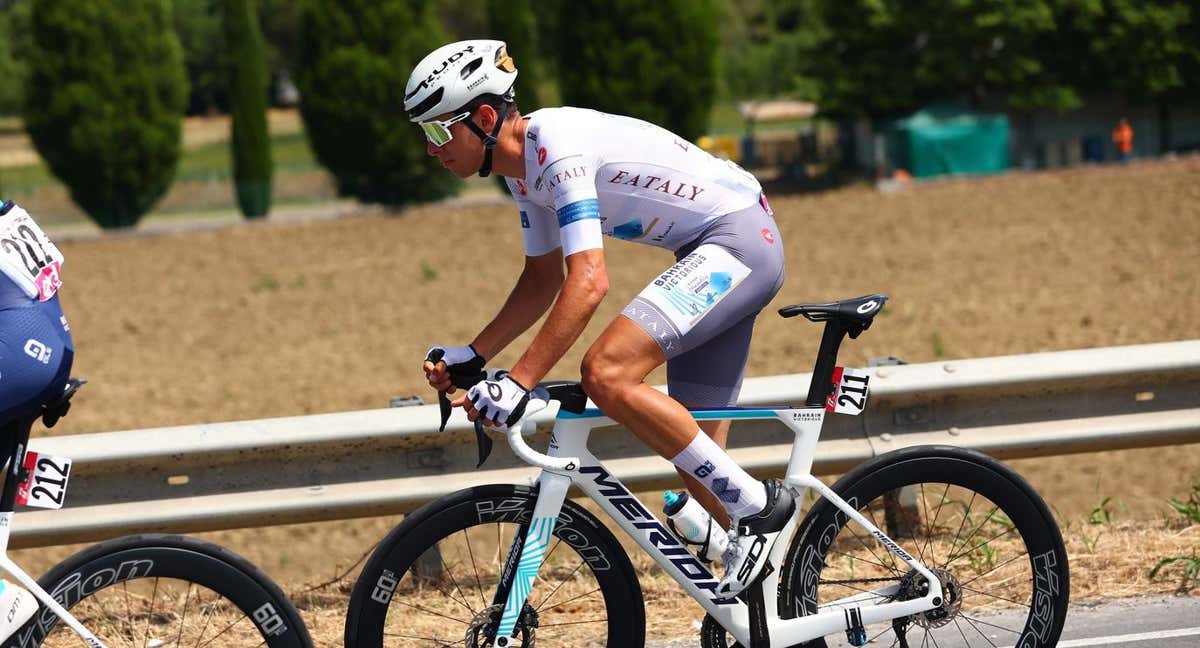 Antonio Tiberi, con la 'maglia bianca' de mejor joven del Giro de Italia 2024. /BAHRAIN VICTORIOUS / SPRINT CYCLING