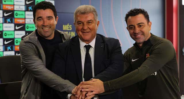 Unos mensajes de WhatsApp frenan la salida fulminante de Xavi
