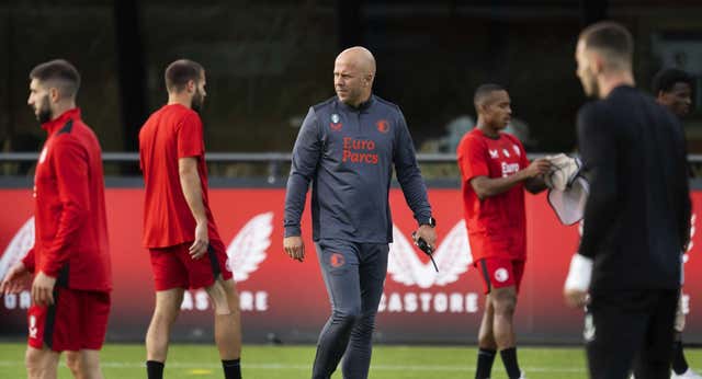 Slot se adelanta y anuncia que sucederá a Klopp