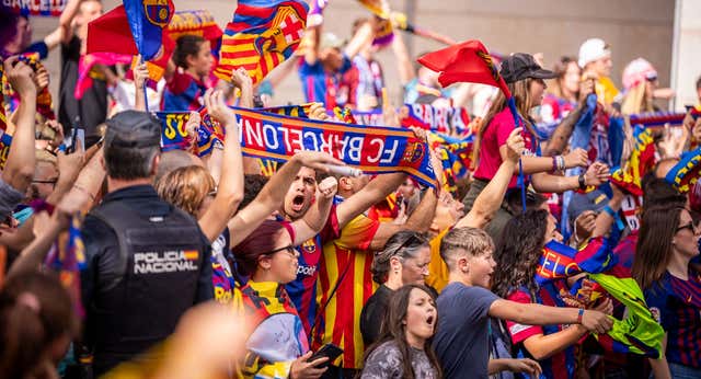 Una sonora pitada al himno mancha el ambientazo en la final de la Copa de la Reina