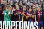 Otra polémica entrega de medallas en la final de Copa acaba con un irónico pasamanos: «¿Es broma?»