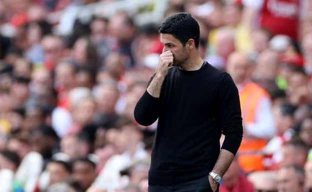 Arteta se lamenta durante el partido.  REUTERS