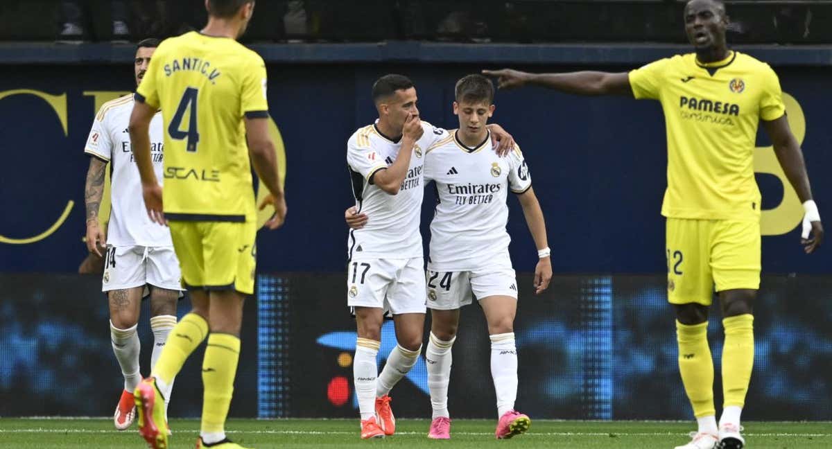 Güler charla con Lucas Vázquez tras su gol al Villarreal.