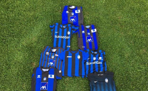 Las camisetas que ofrece el club a los recién nacidos.  ATALANTA