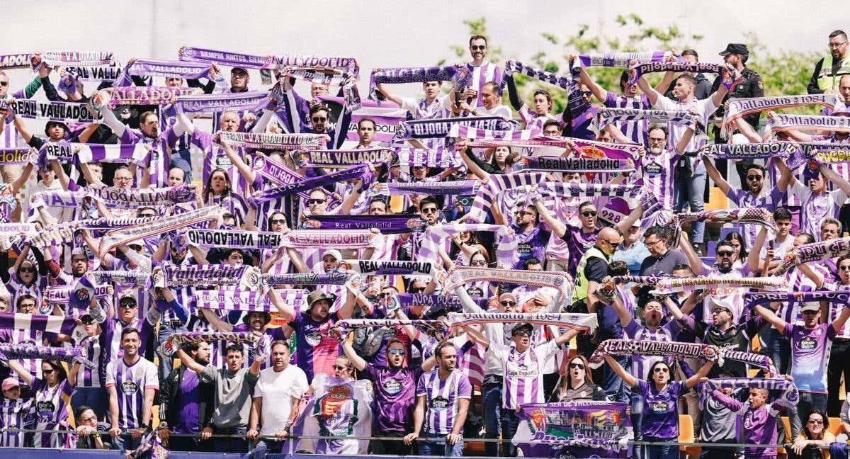 La afición blanquivioleta, en Alcorcón.