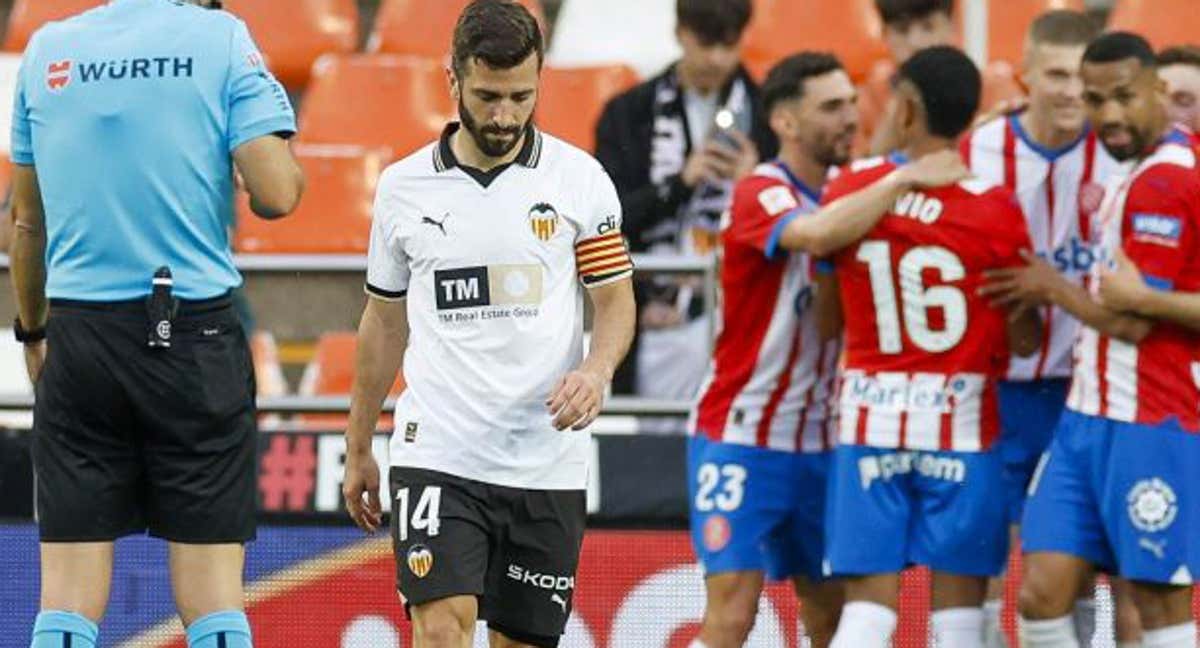 José Gayà con el Valencia.