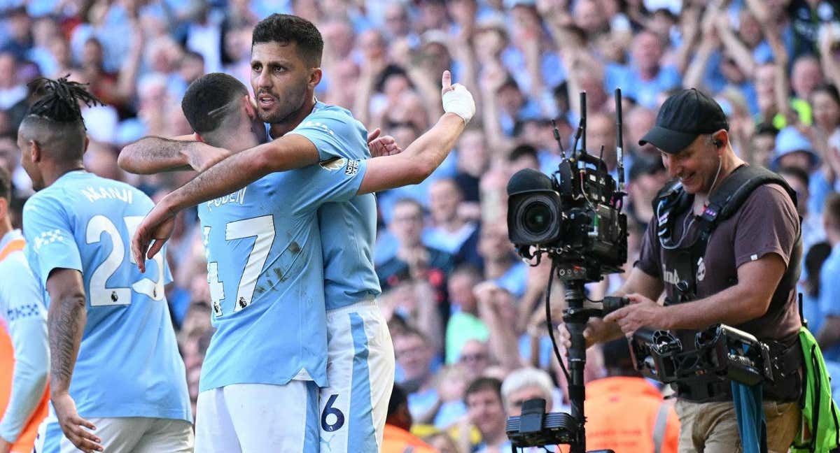 Foden y Rodri celebran el tercer gol del City al West Ham./AFP