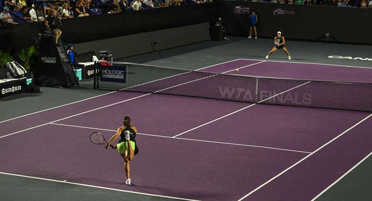Swiatek y Sabalenka disputan la final de las últimas WTA Finals fuera de Riad.