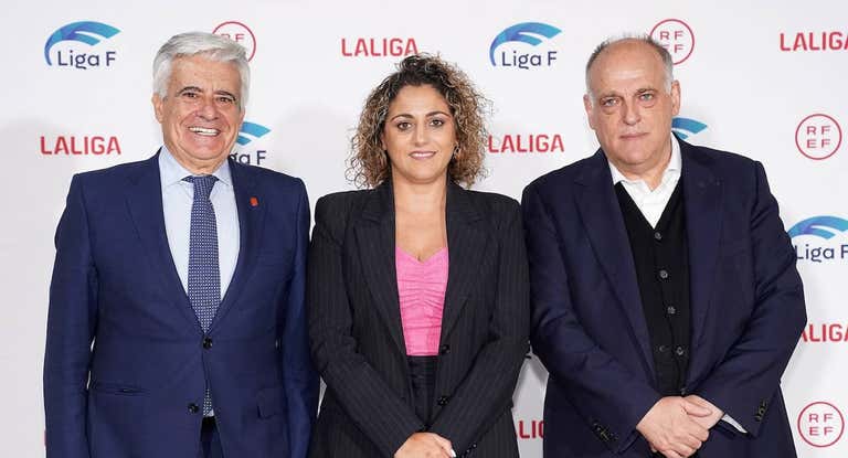 Pedro Rocha, Beatriz Álvarez y Javier Tebas, firmantes del acuerdo.