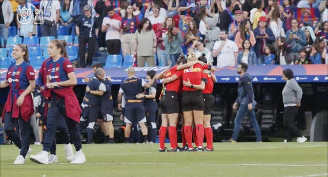 Los audios que humanizan a las árbitras en la final de la Copa de la Reina: «Se me salen las lágrimas»