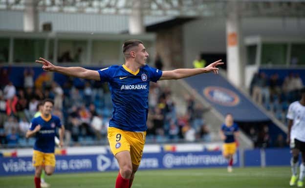 Karrikaburu, celebrando el gol ante el Burgos.  FC ANDORRA