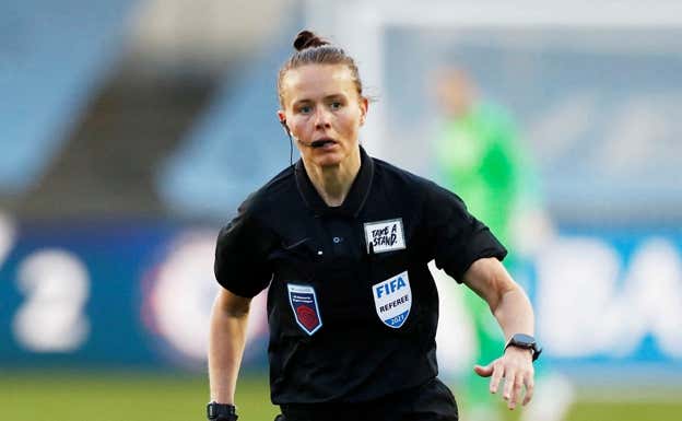 Rebecca Welch, árbitra de la final de la Champions femenina.  REUTERS