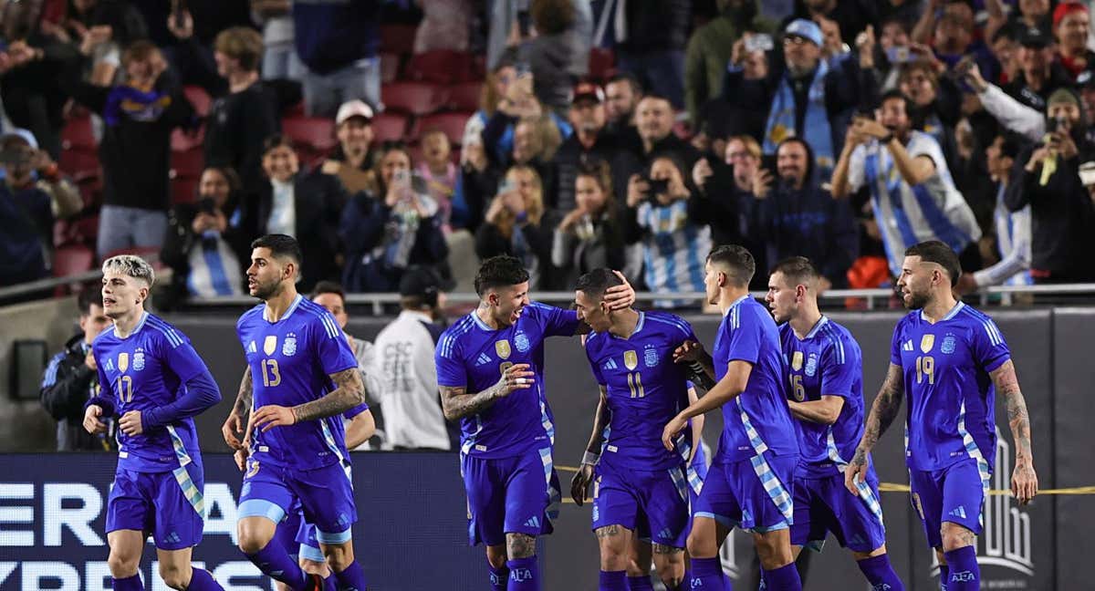 Argentina celebra un gol en un partido reciente./Getty