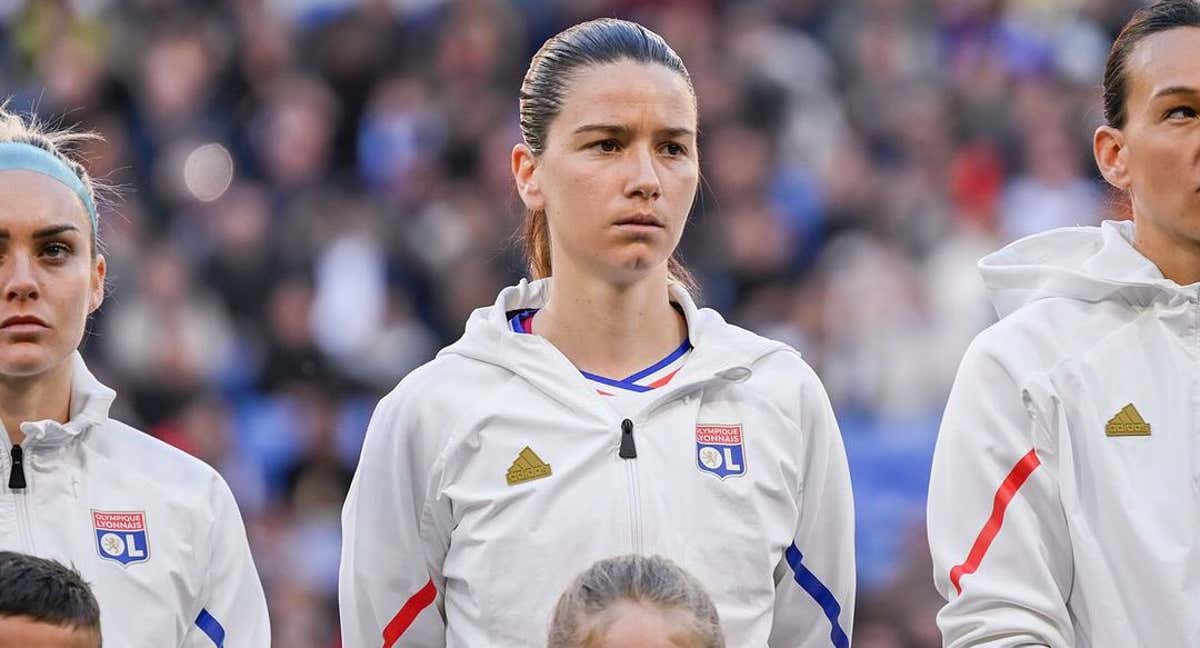 Damaris Egurrola durante los himnos en la semifinal. /OLYMPIQUE DE LYON