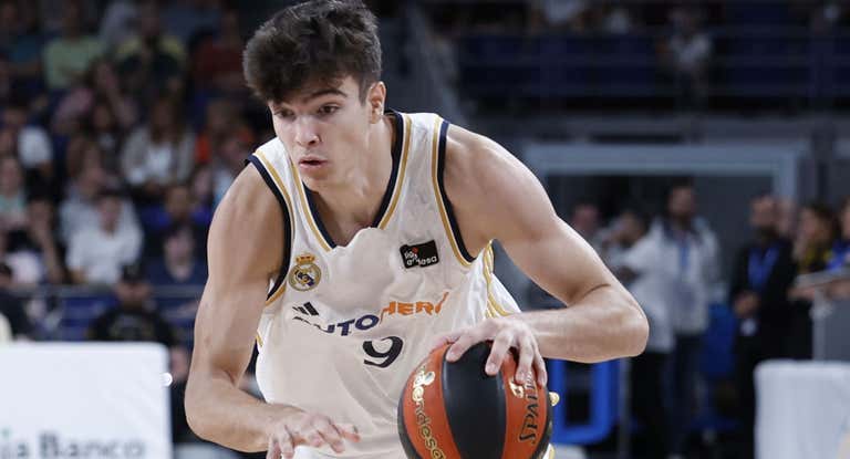 Hugo González en un partido con el Real Madrid.