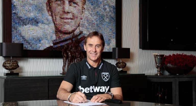 Julen Lopetegui firma su contrato con el West Ham.
