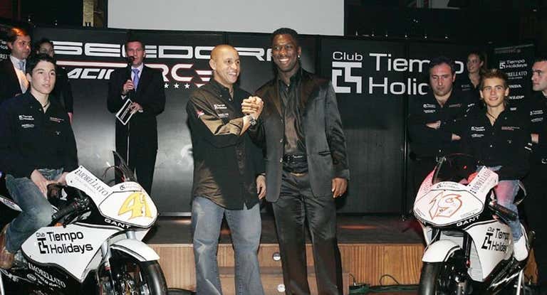 Aleix Espargaró, Roberto Carlos, Clarence Seedorf y Álvaro Bautista, en la presentación del equipo.