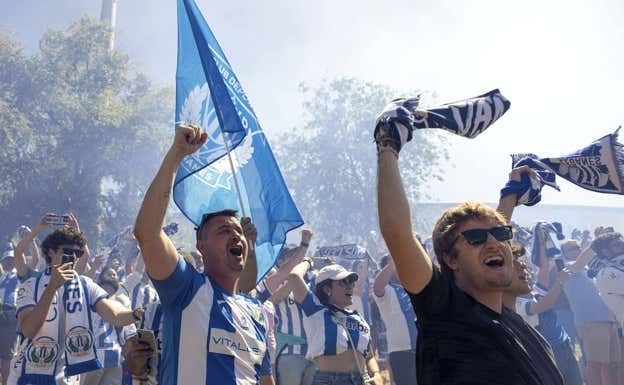 Aficionados del Leganés.  EFE