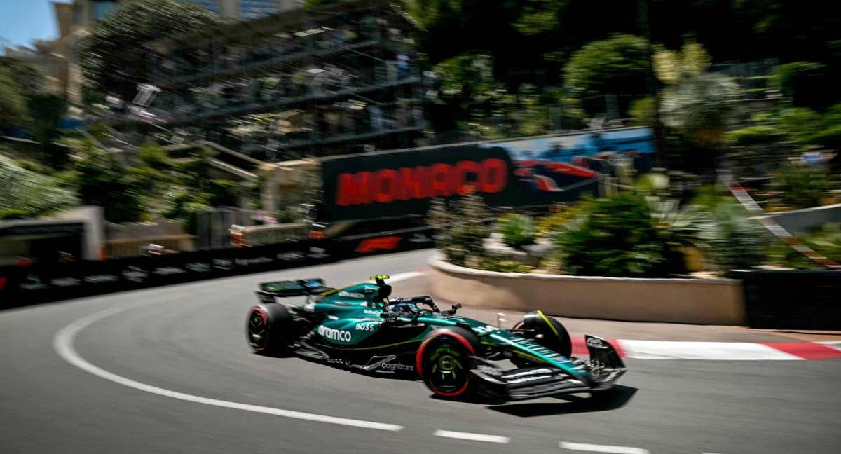 Fernando Alonso, rodando en Mónaco. /AFP