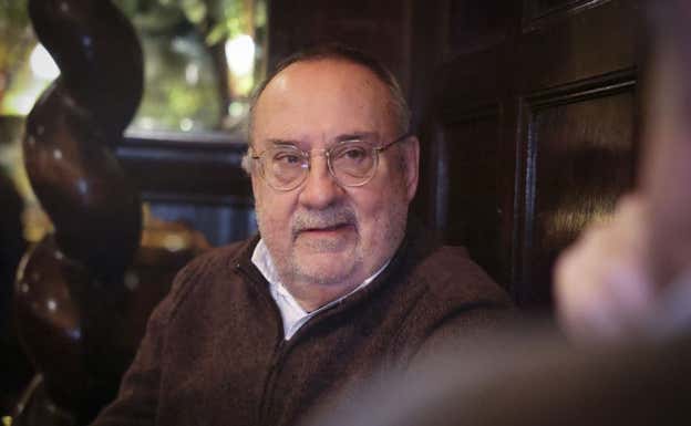 Alfredo Relaño, en un momento de la entrevista con Enric González.  ÁLEX CORRAL