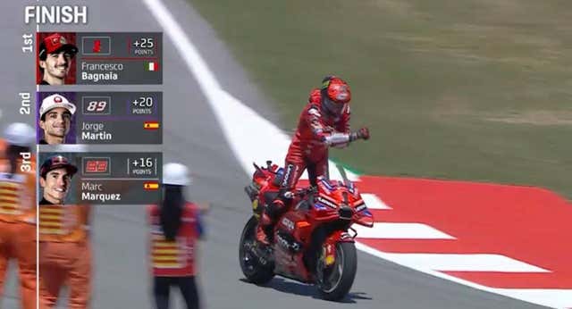 El significado del corte de mangas de Pecco Bagnaia en su celebración