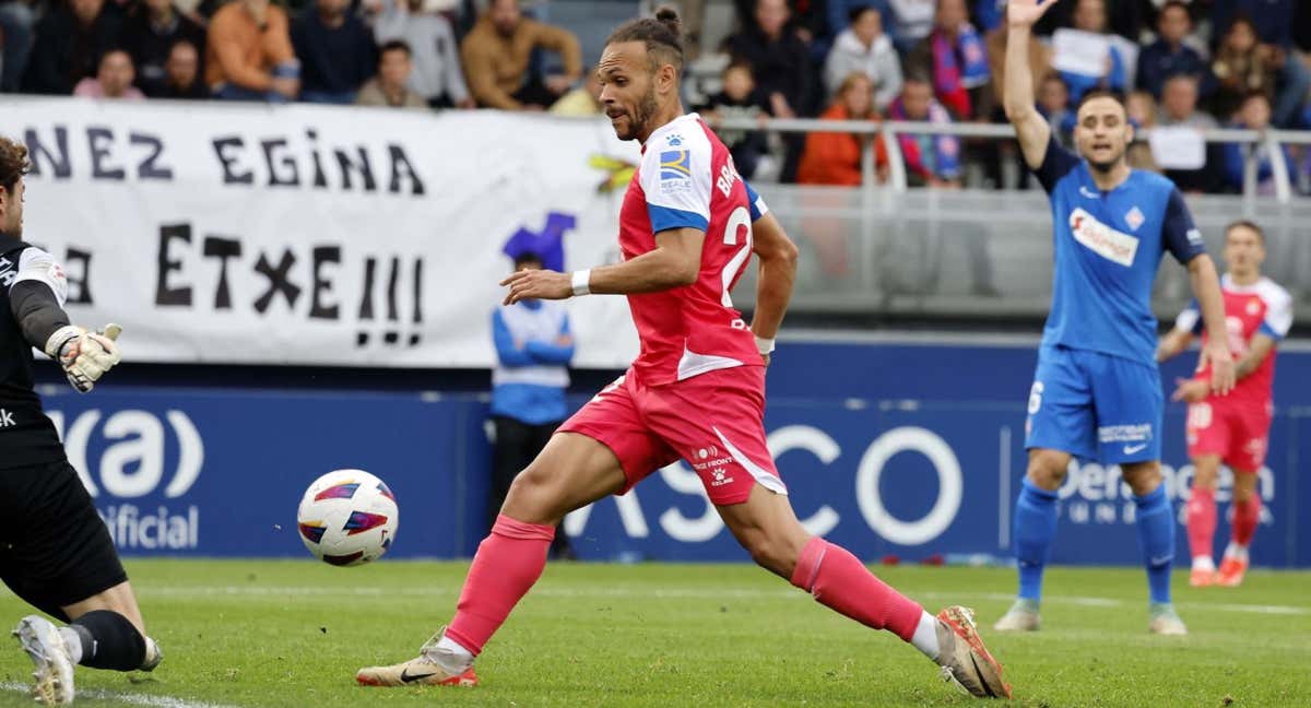 Ocasión de Braithwaite ante el Amorebieta. /RCD ESPANYOL