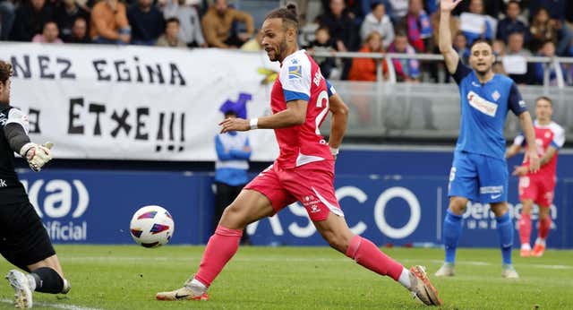 Las muecas de Braithwaite y la sombra de Dinamarca nublan más a un Espanyol condenado al play-off: «No sabemos qué pasará con Martin»