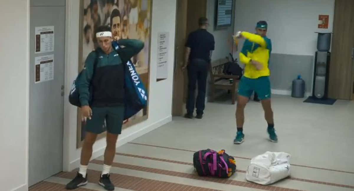 Rafael Nadal calienta en el túnel de vestuarios antes de la final de 2022 ante Casper Ruud. /Roland Garros