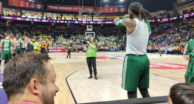Cerveza, DJ’s, fotos con Scottie Pippen y una Final Four a pie de pista… ¡por ‘sólo’ 1.000 euros!