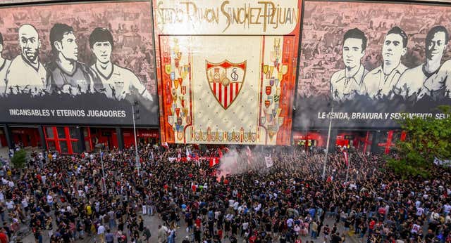 “Ausencia de lo que nos representa”: El sevillismo vuelve a cargar contra el consejo