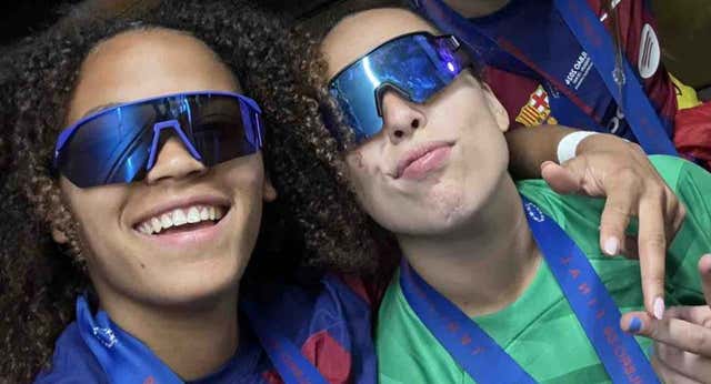 Lo que no se vio de la fiesta del Barça: carteles ‘robados’, las lágrimas de Laporta, «bailar hasta las 9am» y una medalla por mensajero