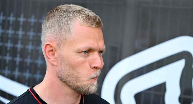 Kevin Magnussen, el rey de las sanciones que comparó a Fernando Alonso con Neymar: «Se cree Dios, que se retire ya»