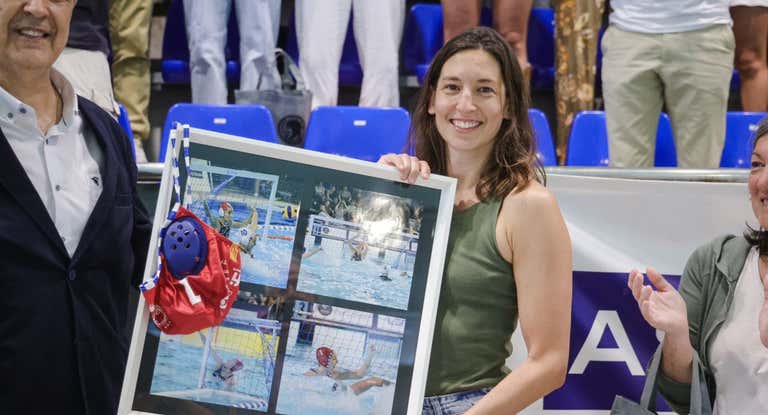 Laura Ester, la portera eterna del CN Sabadell que se despidió tras 14 años.