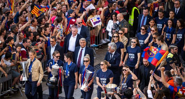 Las jugadoras del Barça celebraron el póker de títulos con su afición en Barcelona.