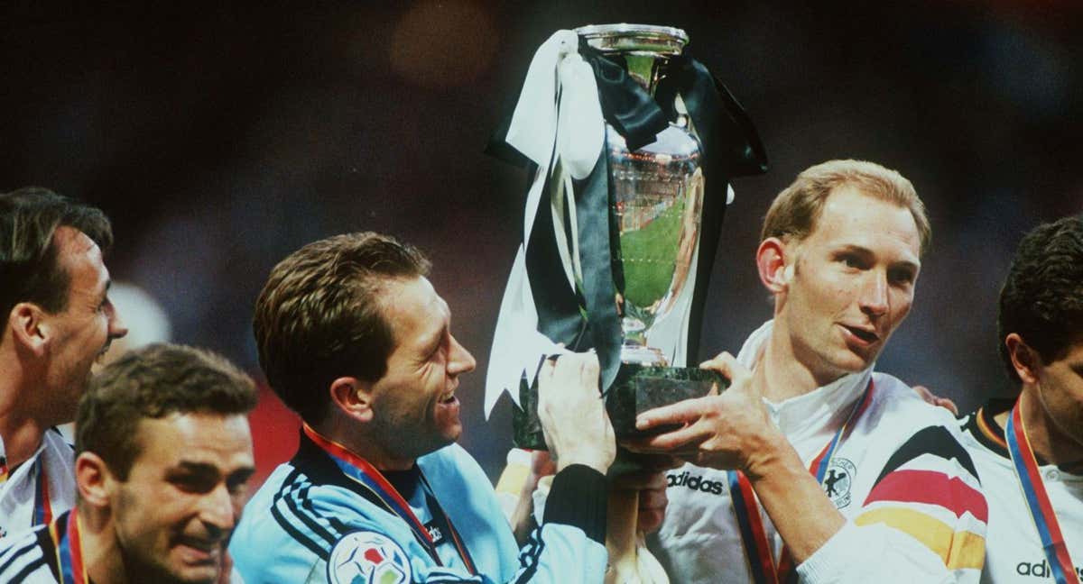 Alemania con la Eurocopa ganada en 1996.