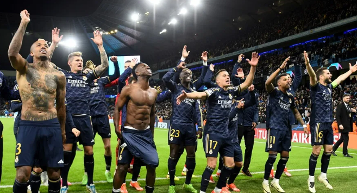 Los jugadores del Madrid celebran el triunfo en penaltis en el Etihad./EFE