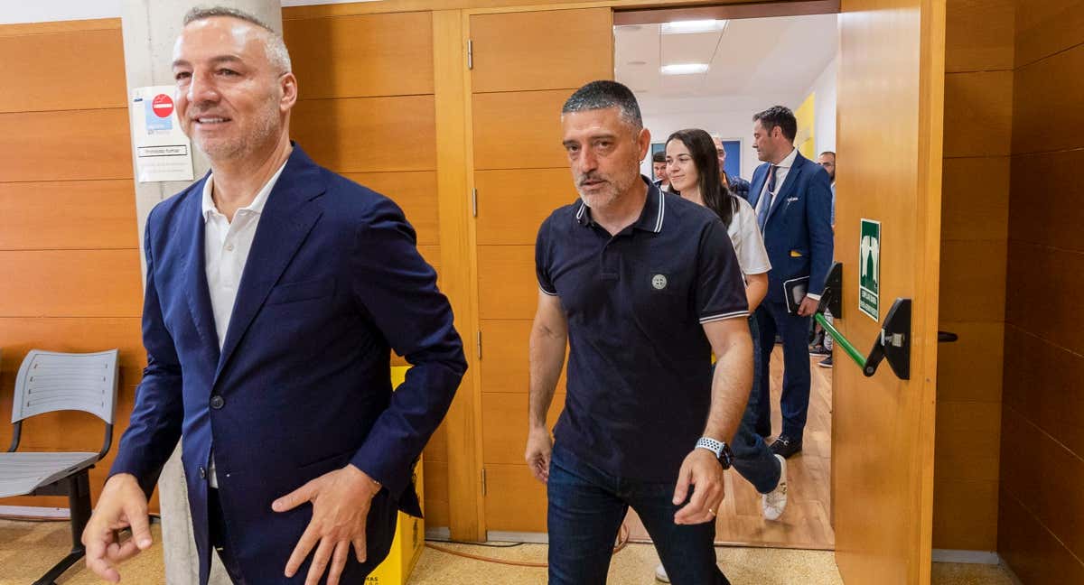 Miguel Ángel Ramírez, presidente de la UD Las Palmas, junto a García Pimienta.
