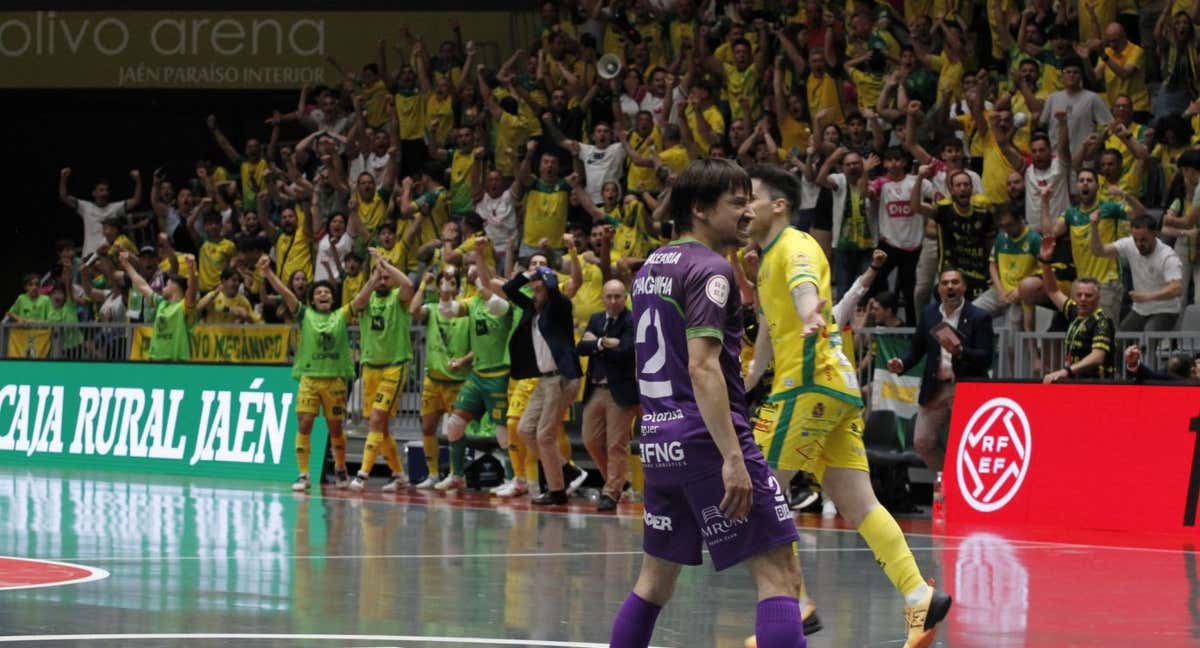 Chaguinha lamenta un gol de Mati Rosa en el primer partido de la eliminatoria disputado en el Olivo Arena. /JAÉN PARAÍSO INTERIOR