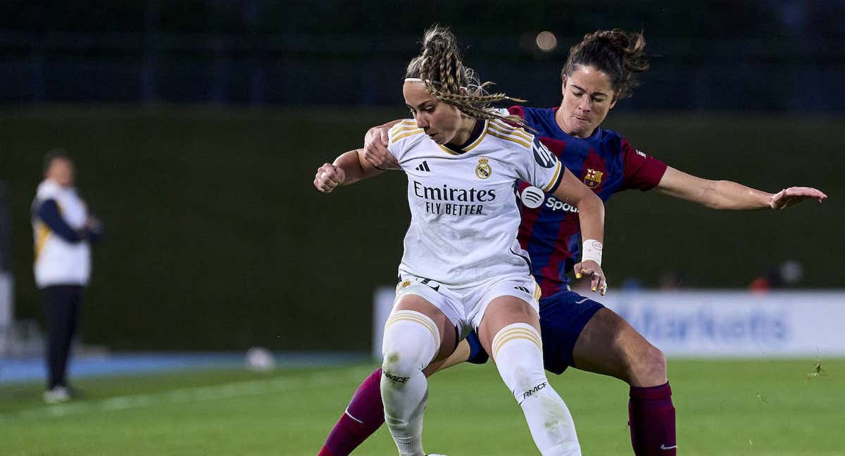 Athenea del Castillo, durante un partido ante el Barça. /Getty