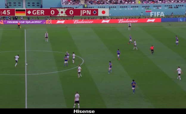 Alemania forma un cuadrado en el centro del campo.