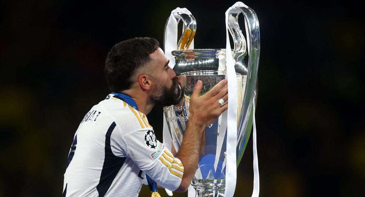 Carvajal besa su sexta Champions. /REUTERS