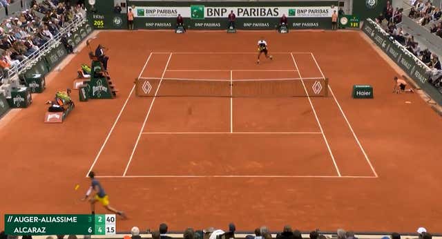 El último golpe imposible de Alcaraz y la emoción de McEnroe: “Es increíble que pueda hacer cualquier cosa”