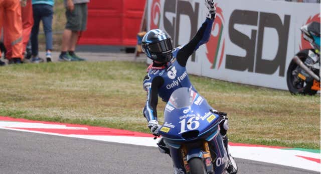 Joe Roberts gana y Manu González y Alonso López ponen el toque español en Moto2