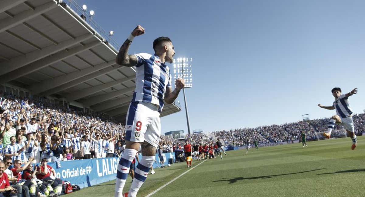 Miguel de la Fuente celebra el gol del Leganés.