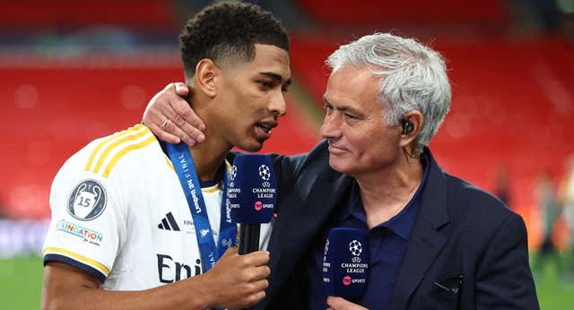 El ‘show’ de Mourinho en la Decimoquinta: pidió la roja para Vinicius, le anunció su nuevo equipo… y cumplió el deseo de la madre de Bellingham
