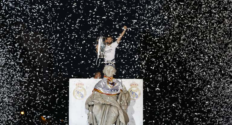 Nacho, con la Champions en Cibeles.