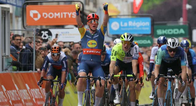 Mads Pedersen se pone el primer maillot amarillo del Dauphiné