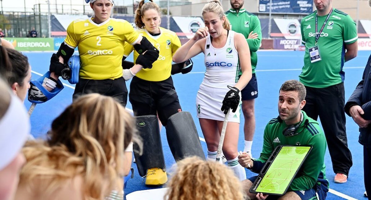 Facundo Quiroga, en un entrenamiento con la selección femenina de Irlanda.