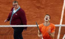 ¡Insólito! Hurkacz ejerce de villano y le pide a Dimitrov que cambien a la jueza de silla